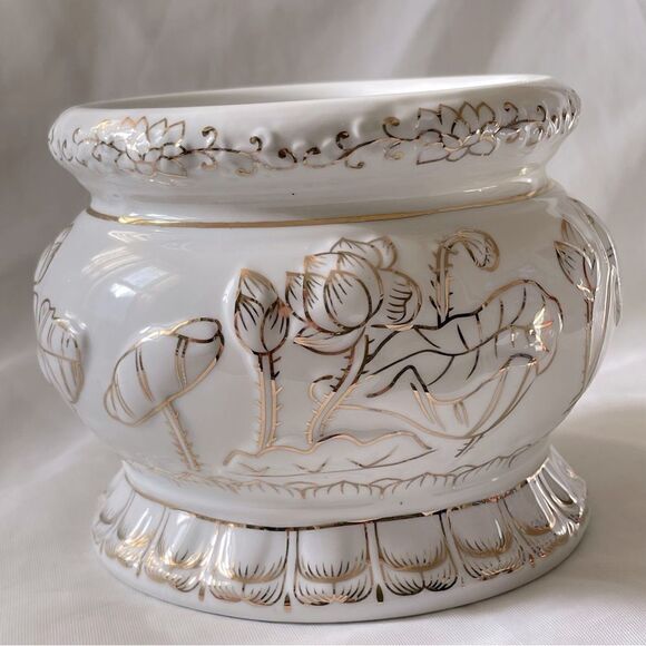 Small White and Gold lotus flower water Lily Ceramic pot planter or for Incense - Picture 1 of 16